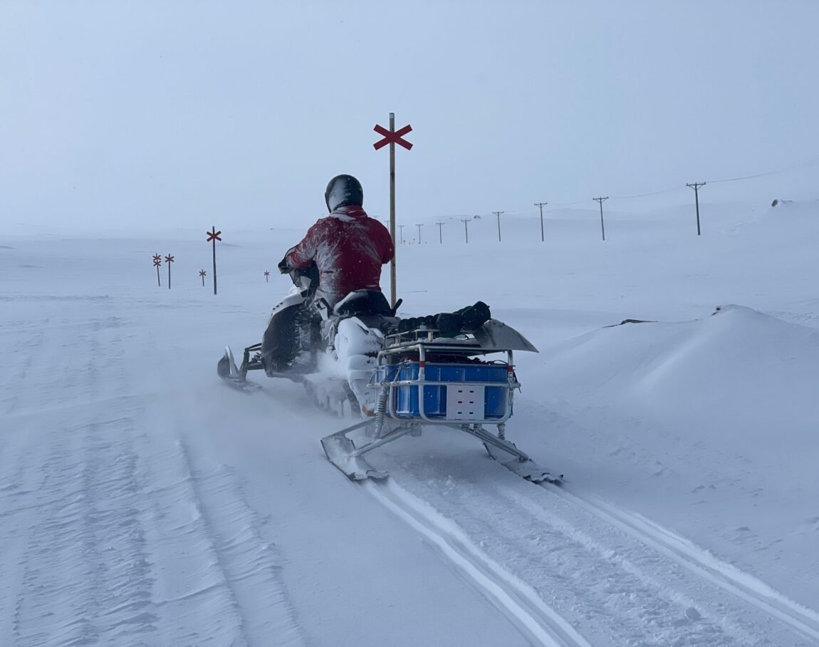 Snowmobile tour between Skärsjövålen and Bydalen
